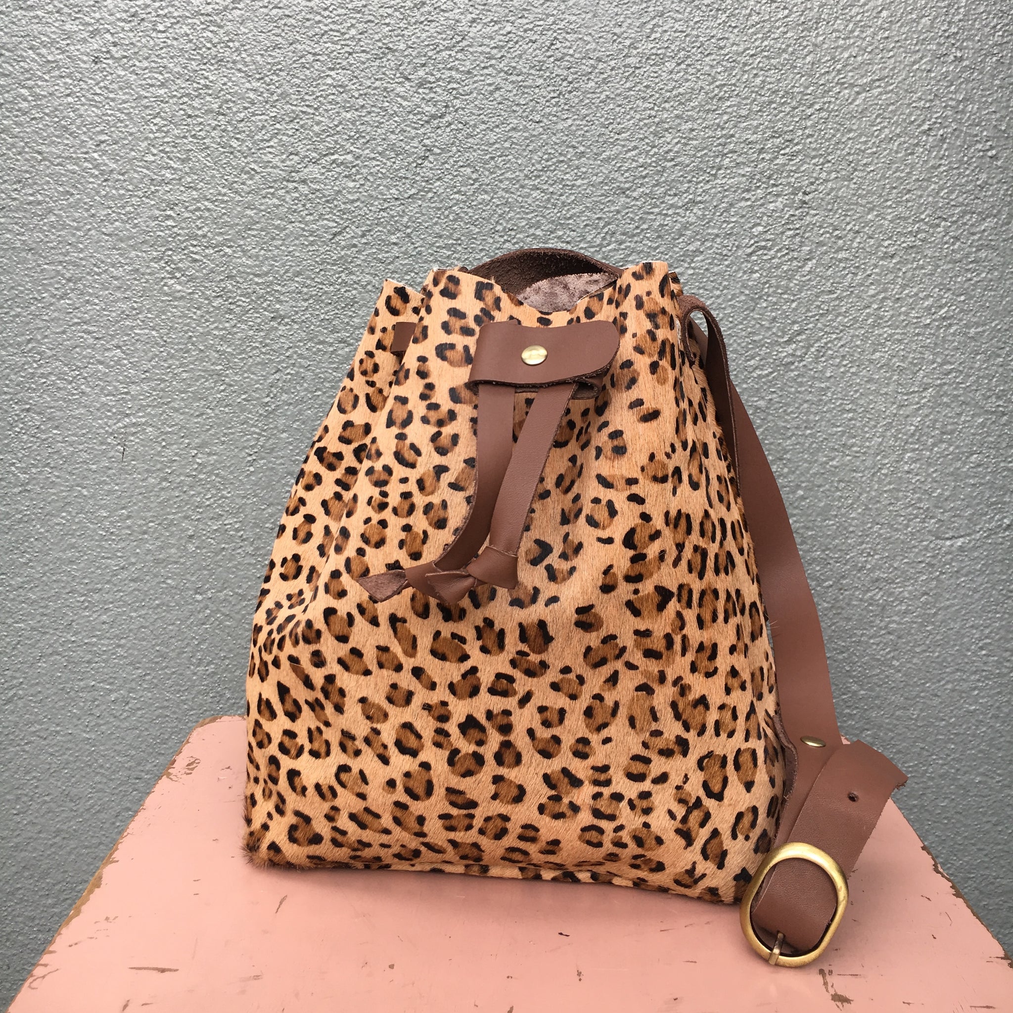 GW2 Bucket Bag Medium Animal Print Leopard
